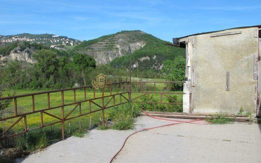 Chiesanuova : Rudere con Panorama “Tratt. Riservata”