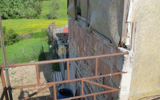 Chiesanuova : Rudere con Panorama “Tratt. Riservata”