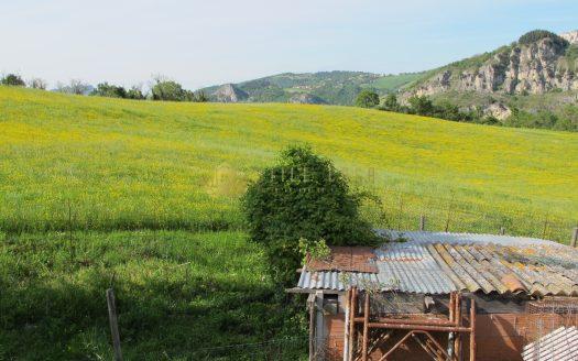 Chiesanuova : Rudere con Panorama “Tratt. Riservata”