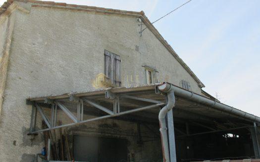 Chiesanuova : Rudere con Panorama “Tratt. Riservata”