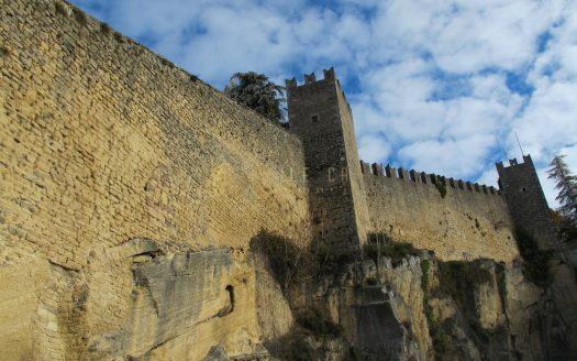 San Marino : Centro Storico Prestigioso Ristorante “Trattativa Riservata”