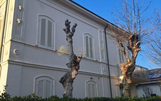 Viserba : Villa sul Mare “Trattativa Riservata”