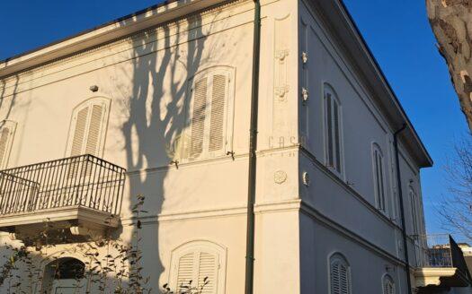 Viserba : Villa sul Mare “Trattativa Riservata”