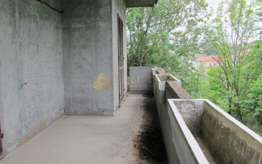 Dogana Italia : Villa allo Stato Grezzo con Ampio Parco
