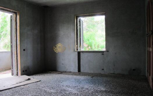 Dogana Italia : Villa allo Stato Grezzo con Ampio Parco