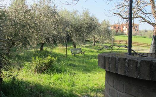 Serravalle : Elegante Mansarda con Ingresso Indipendente