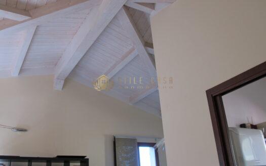 Serravalle : Elegante Mansarda con Ingresso Indipendente