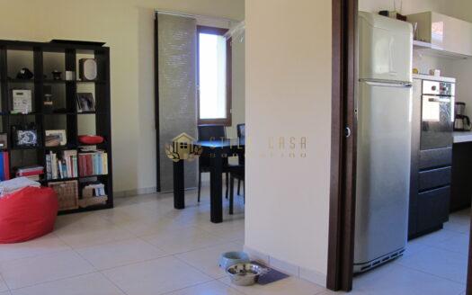 Serravalle : Elegante Mansarda con Ingresso Indipendente