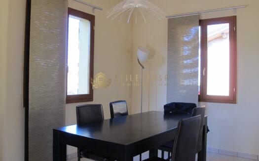 Serravalle : Elegante Mansarda con Ingresso Indipendente