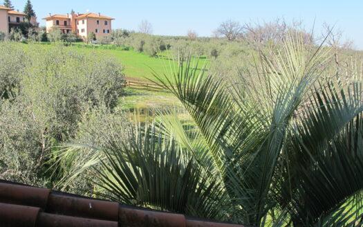 Serravalle : Elegante Mansarda con Ingresso Indipendente