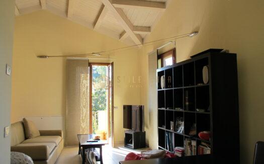Serravalle : Elegante Mansarda con Ingresso Indipendente