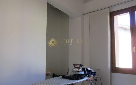 Serravalle : Elegante Mansarda con Ingresso Indipendente