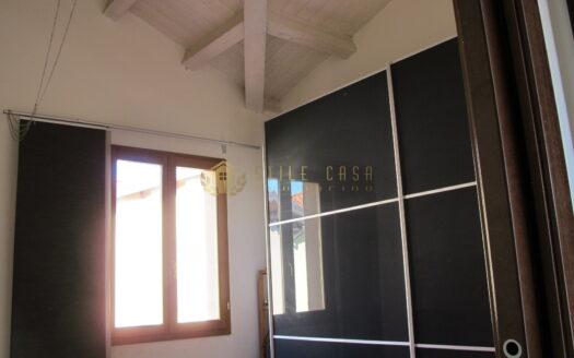 Serravalle : Elegante Mansarda con Ingresso Indipendente