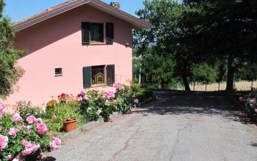 Montelicciano: Villa Unifamiliare con Parco