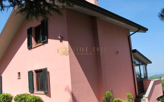 Montelicciano: Villa Unifamiliare con Parco