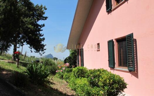 Montelicciano: Villa Unifamiliare con Parco
