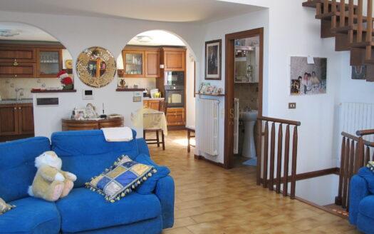 Montelicciano: Villa Unifamiliare con Parco