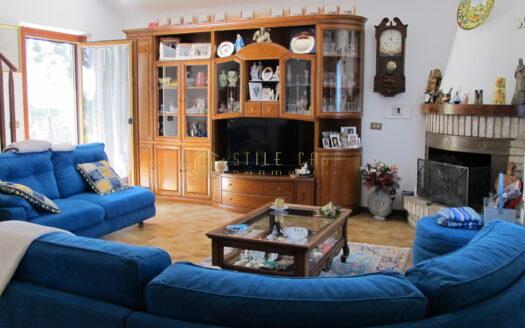 Montelicciano: Villa Unifamiliare con Parco